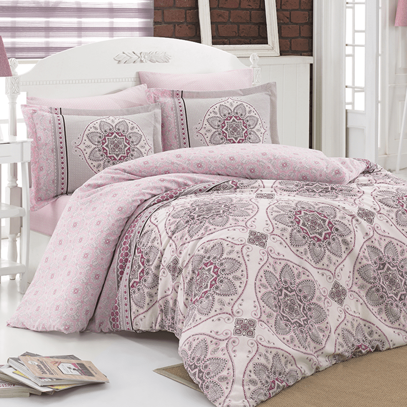 Parure de lit rose avec motifs