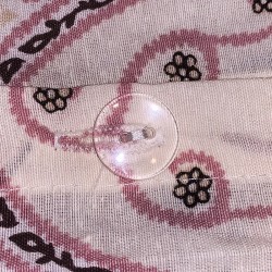 Parure de lit rose avec motifs bouton transparent